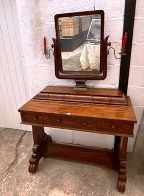 Coiffeuse en acajou époque XIX Ht 154 L 99 P 49,5 cm