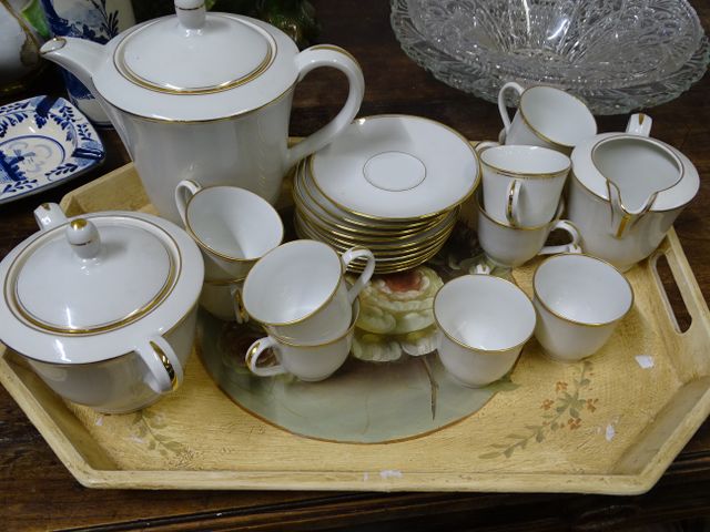 Service à café en porcelaine de Limoge décor filet doré