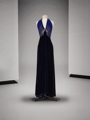 le dos d'une robe sur un mannequin mannequin mannequin mannequin mannequin mannequin mannequin mannequin mann