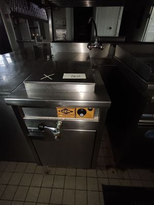 Bain marie électrique en inox de marque CAPIC 50/49,5 H.