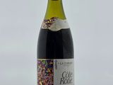 une bouteille de vin décorée de paillettes