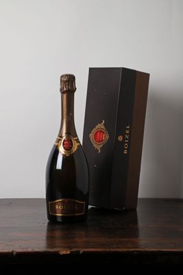 1 B CHAMPAGNE BRUT JOYAU DE FRANCE (Coffret d'origine abimée…