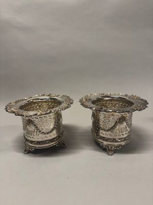 paire de vases anciens en métal argenté