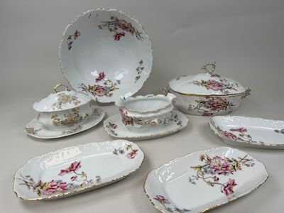 many plates and bowls that are sitting on a table