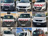 de nombreuses photos de différentes voitures garées sur un parking