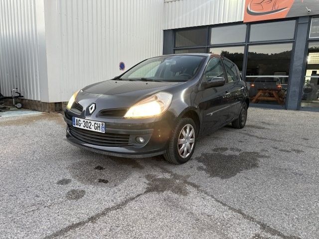 RENAULT CLIO III 1.5 DCI 70 AUTHENTIQUE - MEC: 08/08/2008 - …