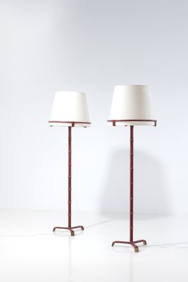 une paire de lampadaires de style « person »