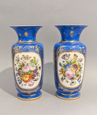 paire de vases bleus et or à motifs floraux