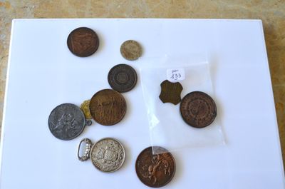 Un lot de 10 médailles anciennes à rechercher