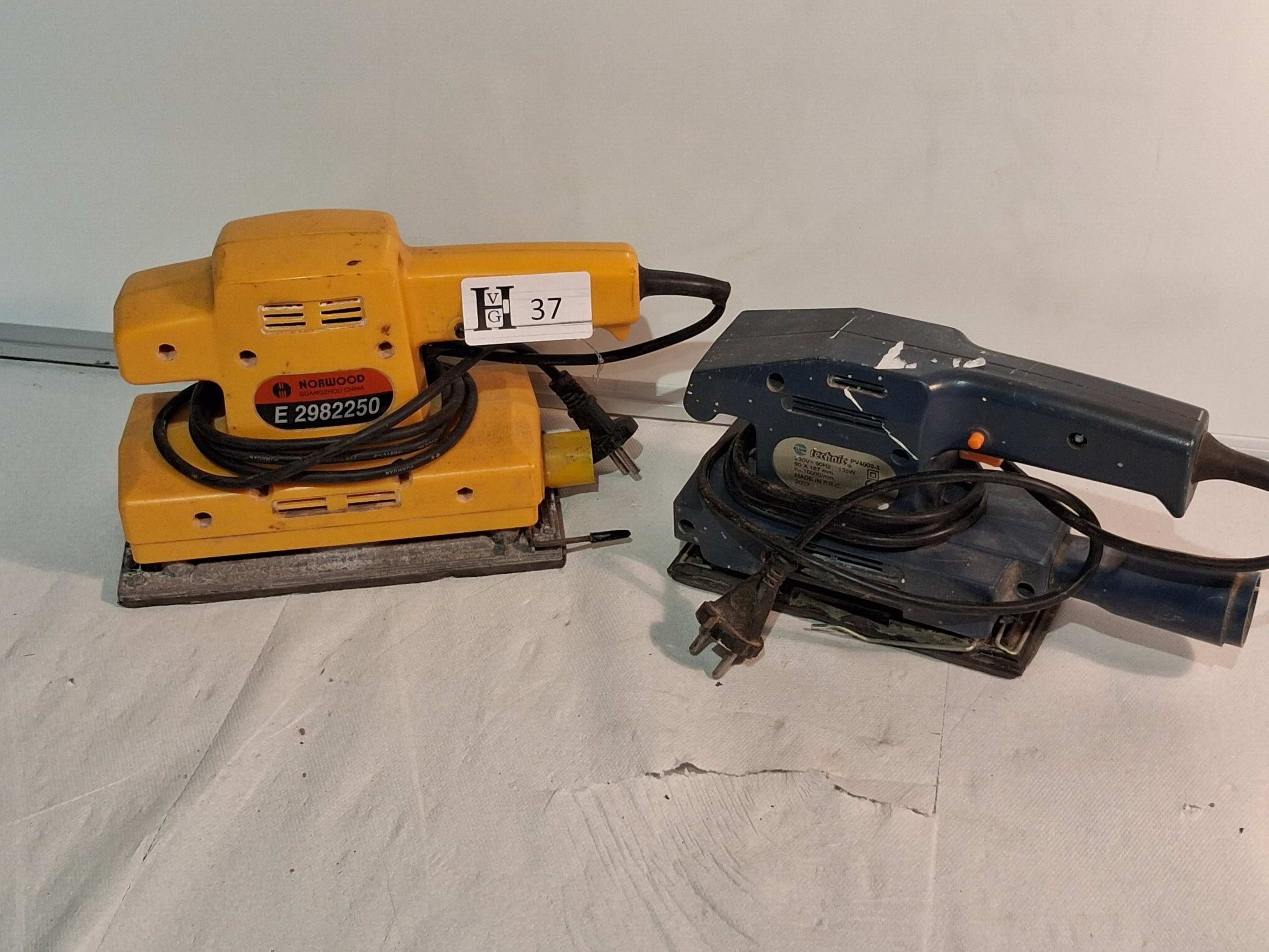 2 Ponceuse filaires dont TECHNIC PV4000-3 + NORWOOD E2982250…