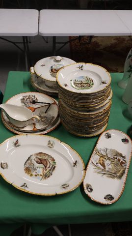 Terrasson G. Brachet – Partie de service en porcelaine de Limoges...