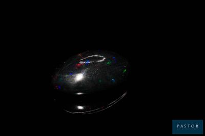 une image représentant une souris d'ordinateur dans l'obscurité