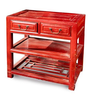 CONSOLE en orme laqué rouge, à deux tiroirs en ceinture, les…