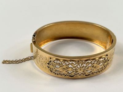 Bracelet manchette articulé, en or 750 millièmes à motif ajo… - Photo 1