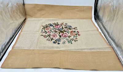 639 / Z2E / Tapisserie florale en canevas.