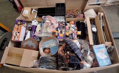 77 / 1 palette de 88 kg de mix (jouets, laines à feutr… - Photo 1