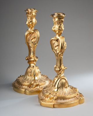 paire de bougeoirs anciens en or, de style « person »