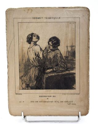 un vieux livre sur lequel figure le dessin de deux femmes assises à une table