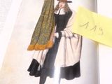 un livre ouvert avec le dessin d'une femme en robe