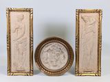 deux cadres dorés sur lesquels figurent les portraits d'une femme et d'un homme