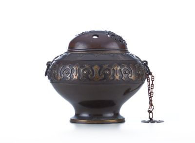 CHINE - XIXe siècle Brûle parfum En bronze à patine brune à …