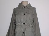 veste grise sur un mannequin mannequin mannequin mannequin mannequin mannequin mannequin mannequin mannequin mannequin mann