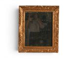 une photo d'une personne en train de se prendre en photo dans un miroir
