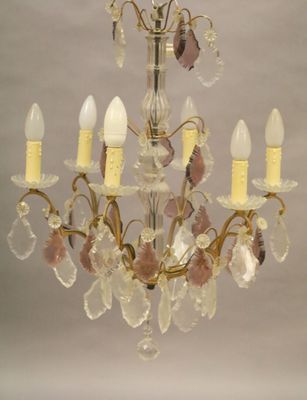 Lustre à six bras de lumière ornés de pampilles bicolores. - Photo 1