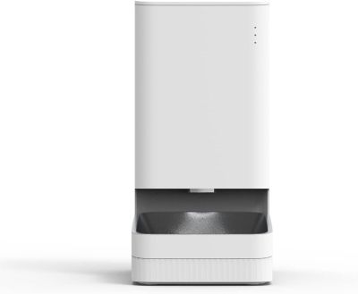 une image représentant un distributeur d'eau blanc posé sur une surface blanche