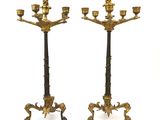 paire de candélabres anciens en laiton avec oiseaux et fleurs