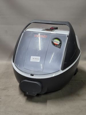 une photo d'un aspirateur posé par terre