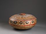 un bol marron et noir orné de motifs