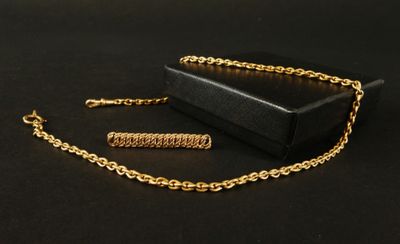 a black box with a chain around it and a gold chain