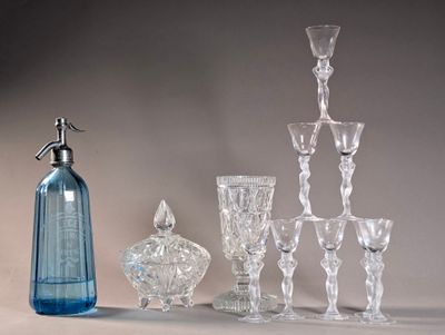a lot of glass items that are on the table