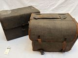 deux bagages posés sur une table