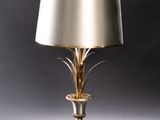 an image of a lamp that is sitting on a table
