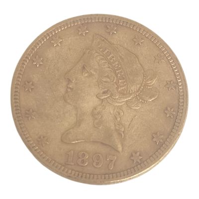 Gros plan sur une pièce d'or ornée d'une tête de femme