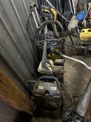 de nombreux outils qui se trouvent sur le terrain