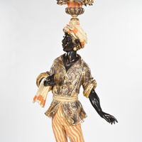 Nubien porte-torchère en bois sculpté polychrome souligné d'… (photo 2)