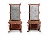 paire d'armoires-miroirs en acajou de l'époque de George II, avec des panneaux décoratifs