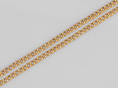 un bracelet en chaîne d'or avec deux boucles et un fermoir