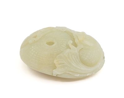CHINE Sujet en jade à décor d'une carpe. XXème