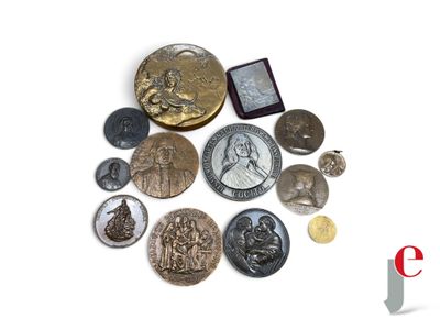 a lot of coins that are sitting on a table