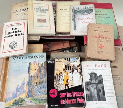 un grand nombre de livres empilés les uns sur les autres