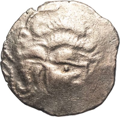 une vieille pièce d'argent sur laquelle est représenté un visage