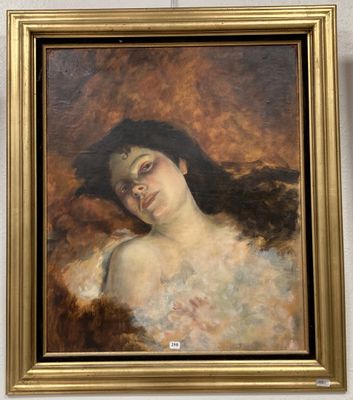 portrait d'une femme en manteau de fourrure, dans un cadre doré