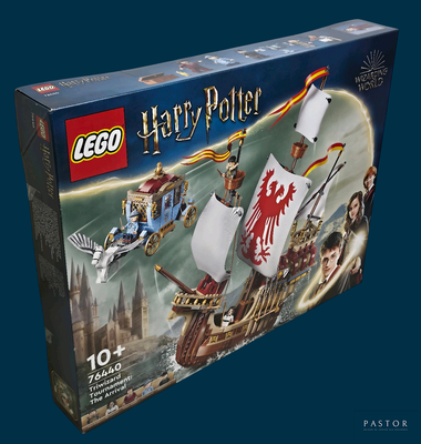 une boîte contenant le kit Lego « Le vaisseau volant d'Harry Potter »