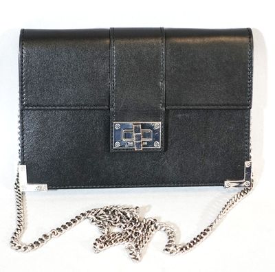 THE COOPLES Pochette en cuir noir et métal argenté