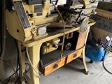 a machine that is sitting on a table in a garage