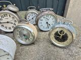 many different clocks sitting on the ground next to each other